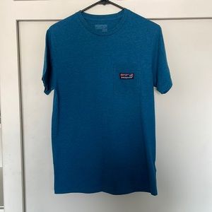 Men’s small Patagonia logo tee